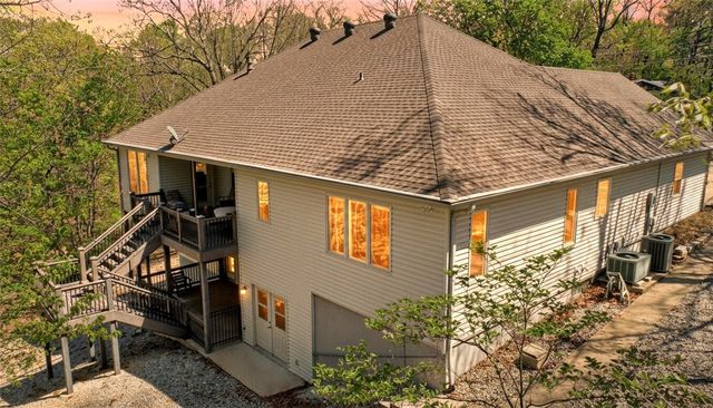 1 Hedges Circle, Bella Vista, AR 72715