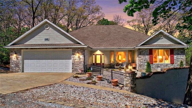 1 Hedges Circle, Bella Vista, AR 72715
