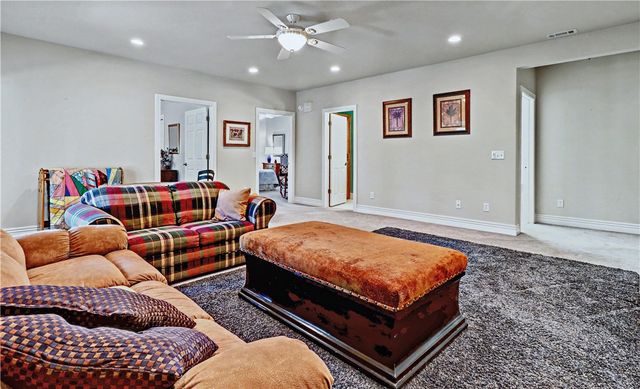 1 Hedges Circle, Bella Vista, AR 72715