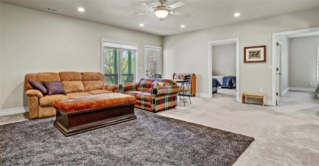 1 Hedges Circle, Bella Vista, AR 72715