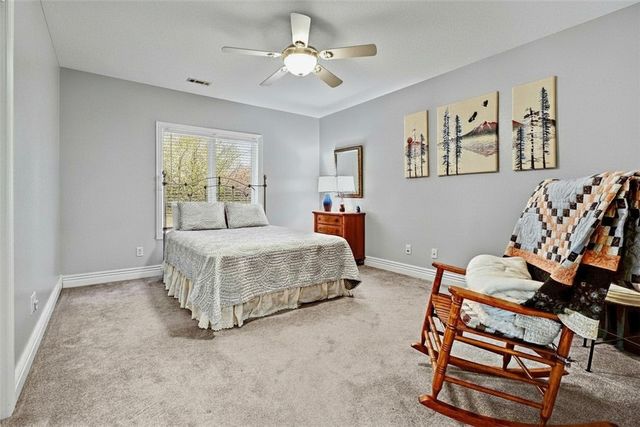 1 Hedges Circle, Bella Vista, AR 72715