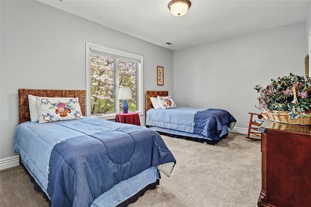 1 Hedges Circle, Bella Vista, AR 72715