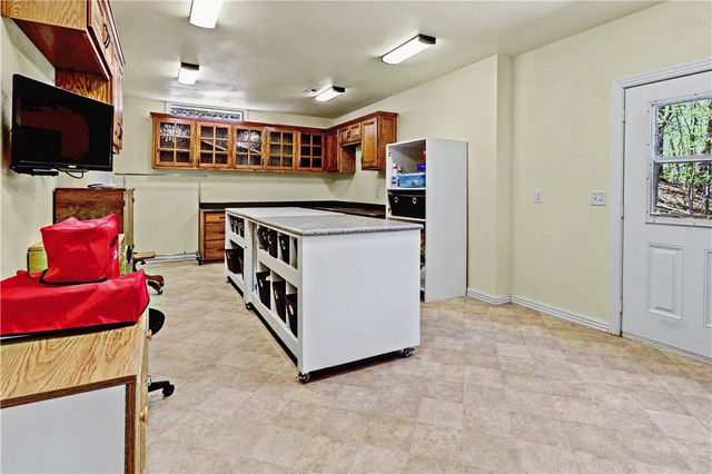 1 Hedges Circle, Bella Vista, AR 72715