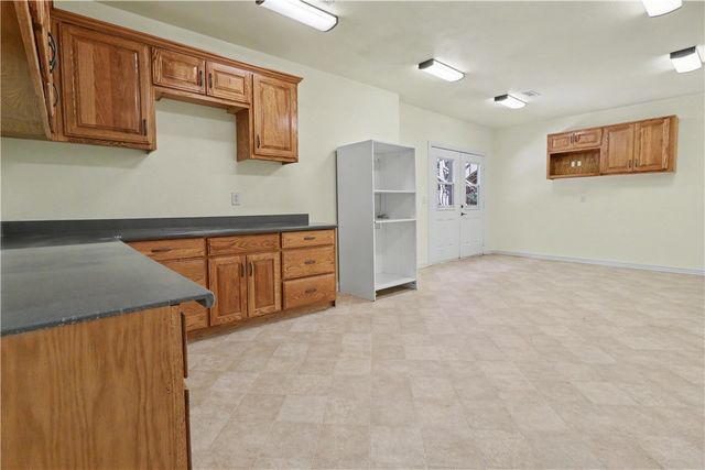 1 Hedges Circle, Bella Vista, AR 72715