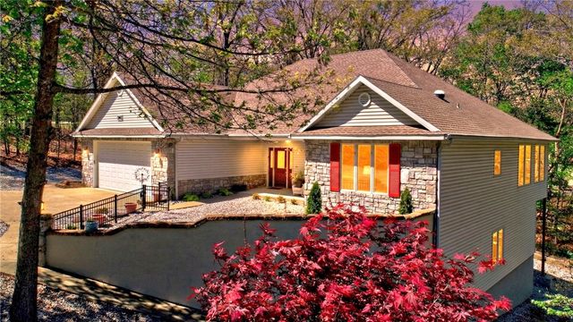 1 Hedges Circle, Bella Vista, AR 72715