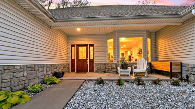 1 Hedges Circle, Bella Vista, AR 72715