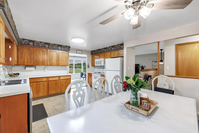 2400 S RIDGE ROAD, Green Bay, WI 54304