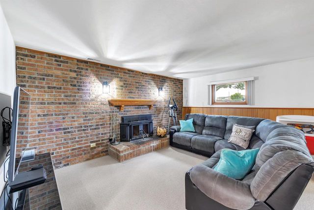 2400 S RIDGE ROAD, Green Bay, WI 54304