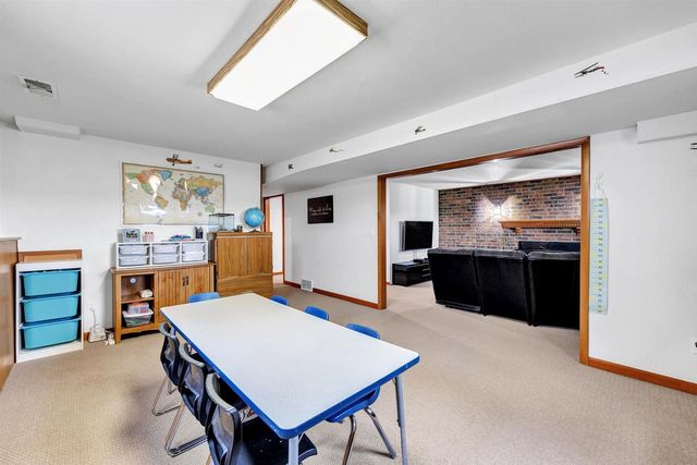2400 S RIDGE ROAD, Green Bay, WI 54304