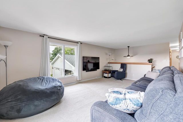 2400 S RIDGE ROAD, Green Bay, WI 54304