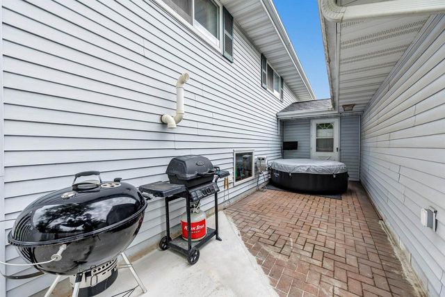 2400 S RIDGE ROAD, Green Bay, WI 54304