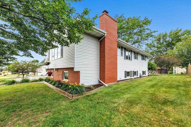 2400 S RIDGE ROAD, Green Bay, WI 54304