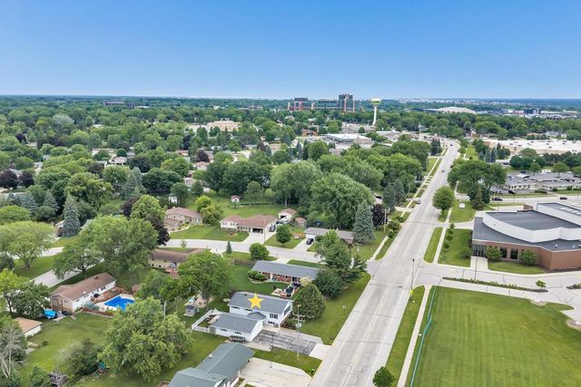 2400 S RIDGE ROAD, Green Bay, WI 54304