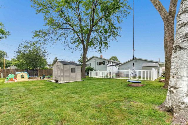 2400 S RIDGE ROAD, Green Bay, WI 54304