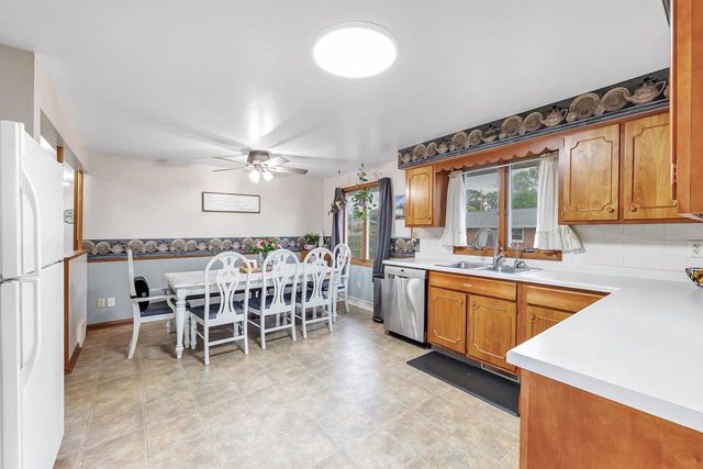2400 S RIDGE ROAD, Green Bay, WI 54304