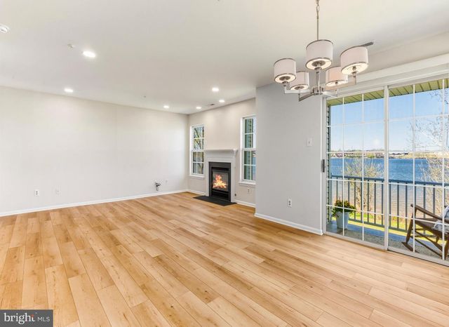 5210 RIVERFRONT DR, Palmyra, NJ 08065