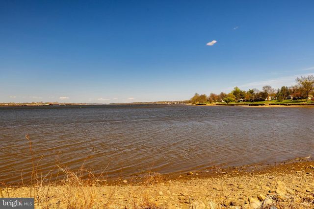 5210 RIVERFRONT DR, Palmyra, NJ 08065