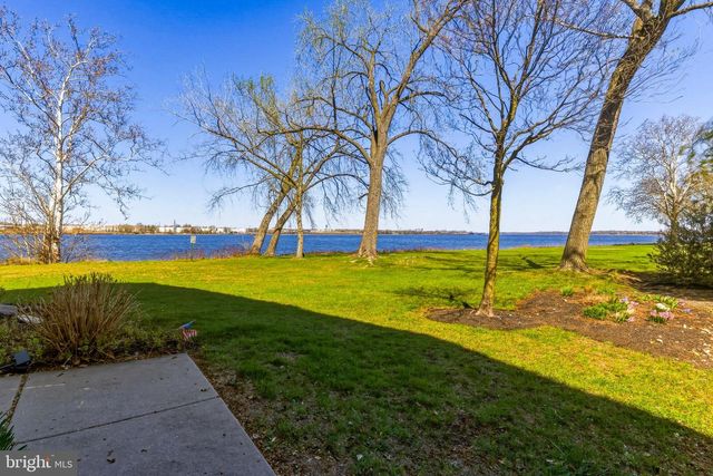 5210 RIVERFRONT DR, Palmyra, NJ 08065