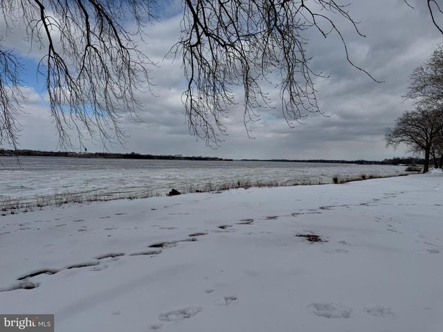 5210 RIVERFRONT DR, Palmyra, NJ 08065