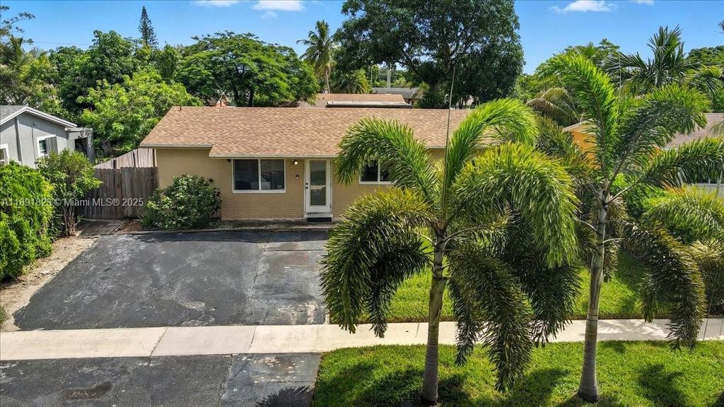 514 SW 72nd Ter, North Lauderdale, FL 33068