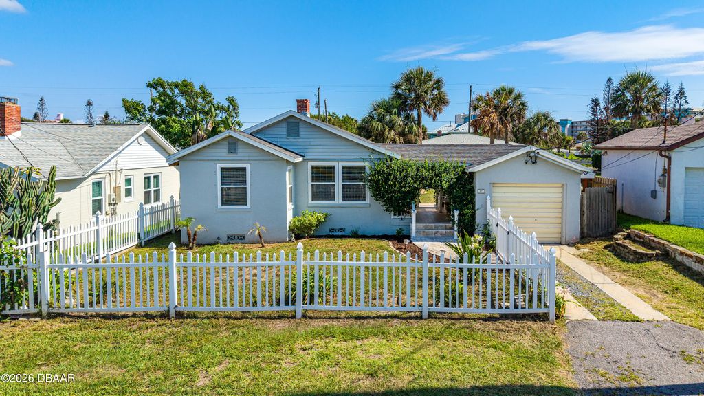 129 Rosalyn Avenue, Daytona Beach, FL 32118