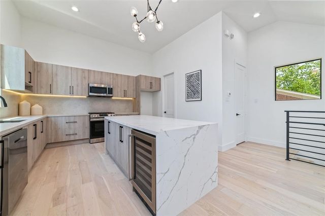 5905 Fairdale Lane B, Houston, TX 77057