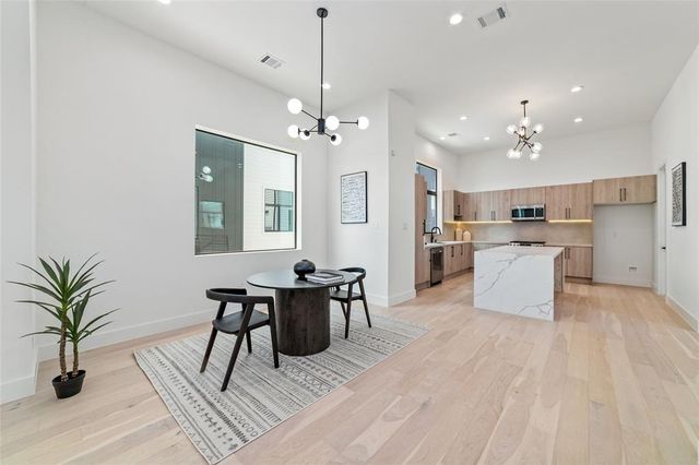 5905 Fairdale Lane B, Houston, TX 77057