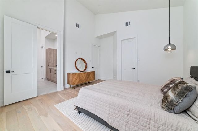 5905 Fairdale Lane B, Houston, TX 77057