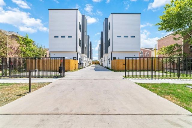 5905 Fairdale Lane B, Houston, TX 77057