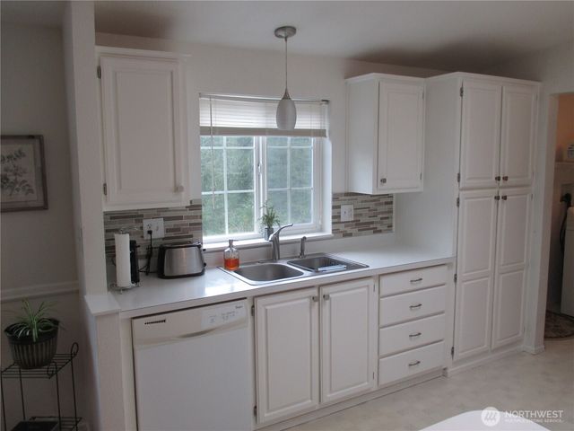 2250 Lost Creek Ln NW NW, Bremerton, WA 98312