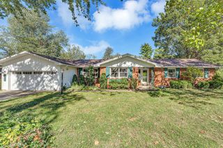 2413 South Claremont Circle, Springfield, MO 65804