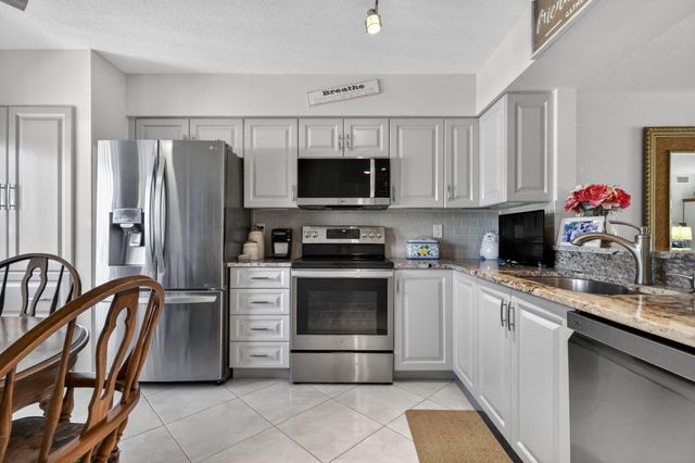 5906 Crystal Shores Drive 208, Boynton Beach, FL 33437