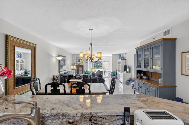 5906 Crystal Shores Drive 208, Boynton Beach, FL 33437