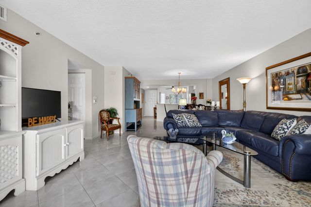5906 Crystal Shores Drive 208, Boynton Beach, FL 33437