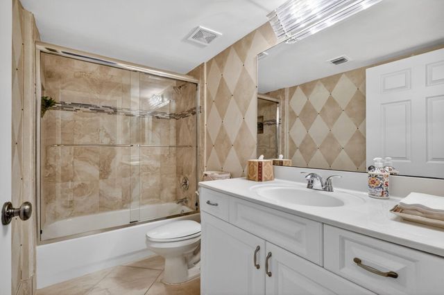 5906 Crystal Shores Drive 208, Boynton Beach, FL 33437
