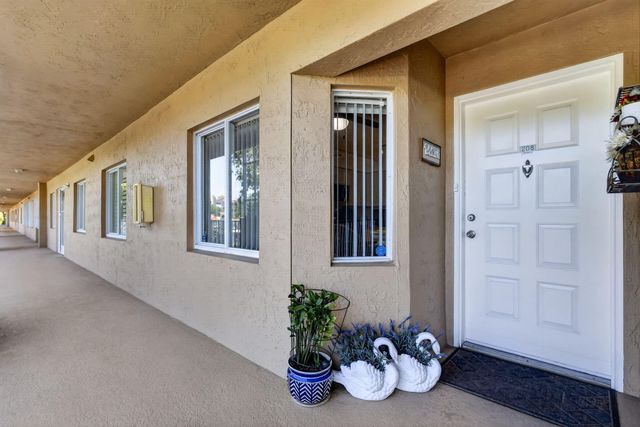 5906 Crystal Shores Drive 208, Boynton Beach, FL 33437