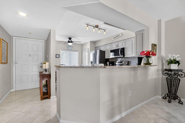 5906 Crystal Shores Drive 208, Boynton Beach, FL 33437