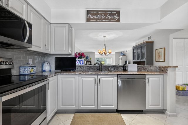 5906 Crystal Shores Drive 208, Boynton Beach, FL 33437
