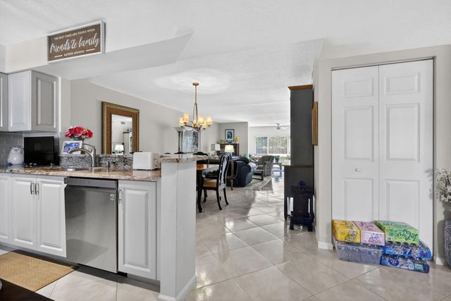 5906 Crystal Shores Drive 208, Boynton Beach, FL 33437