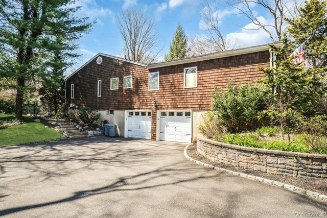 44 McCulloch Drive, Dix Hills, NY 11746