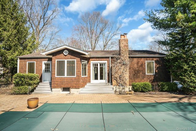 44 McCulloch Drive, Dix Hills, NY 11746