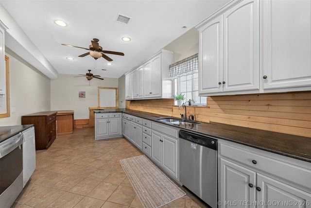 21347 S 397 East Avenue, Porter, OK 74454