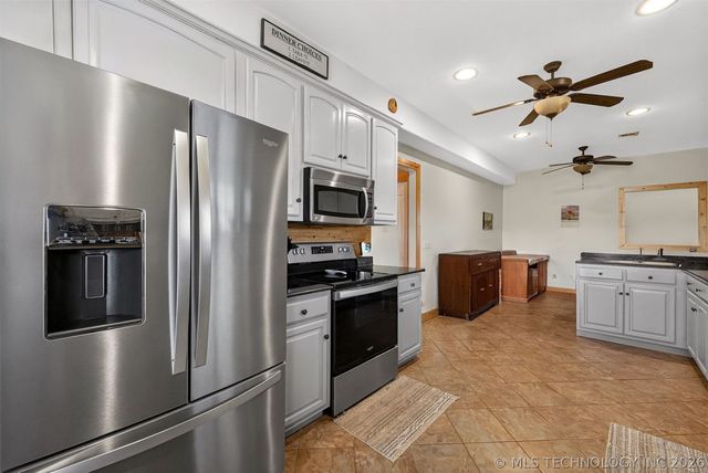 21347 S 397 East Avenue, Porter, OK 74454