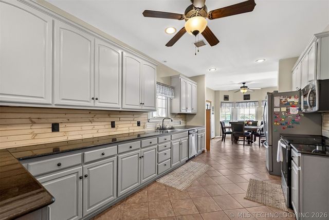 21347 S 397 East Avenue, Porter, OK 74454