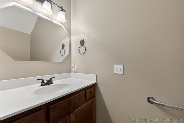 21347 S 397 East Avenue, Porter, OK 74454