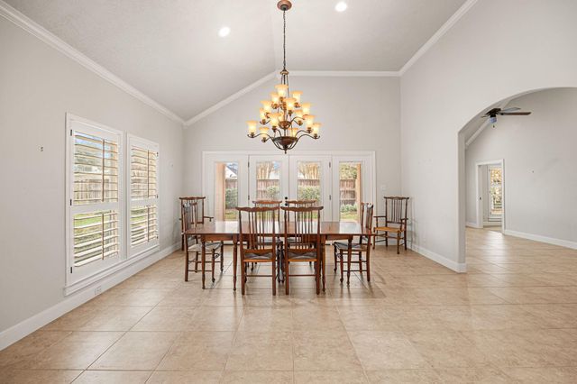 1220 Travis Street, Columbus, TX 78934