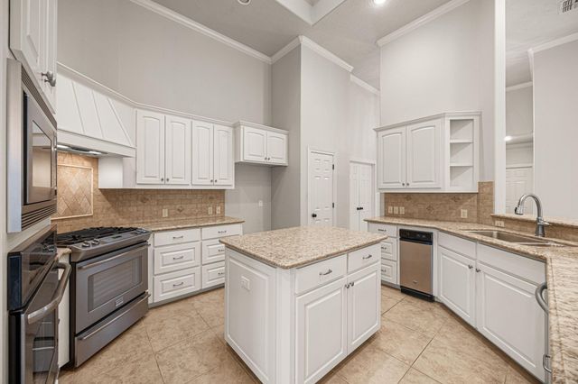 1220 Travis Street, Columbus, TX 78934