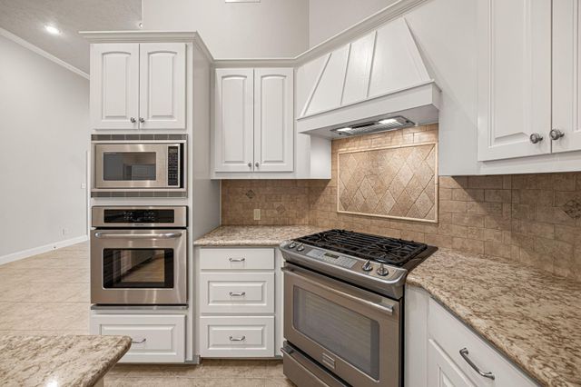 1220 Travis Street, Columbus, TX 78934