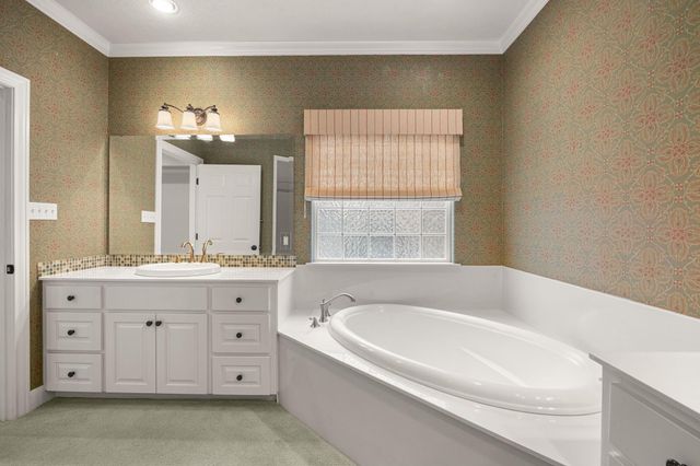 1220 Travis Street, Columbus, TX 78934