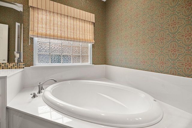 1220 Travis Street, Columbus, TX 78934